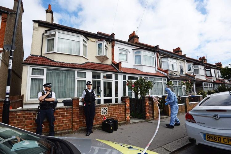Police officers at the scene in Raymead Avenue, Thornton Heath, where Kelly Mary Fauvrelle was stabbed to death (Kirsty O’Connor/PA)
