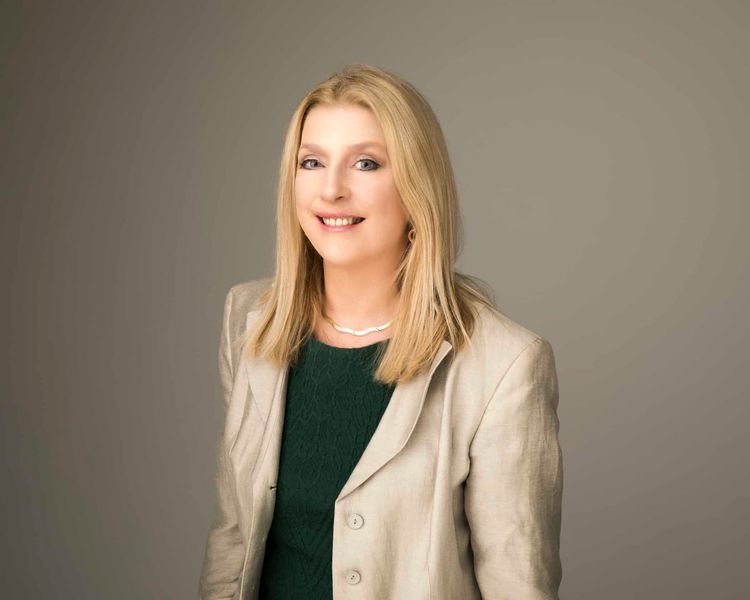 Dr Niamh M. Middleton